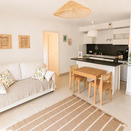 Centre - Parking - Grande Terrasse Apartment Hyeres
