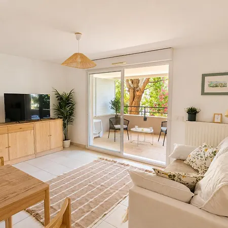 Centre - Parking - Grande Terrasse * Hyeres