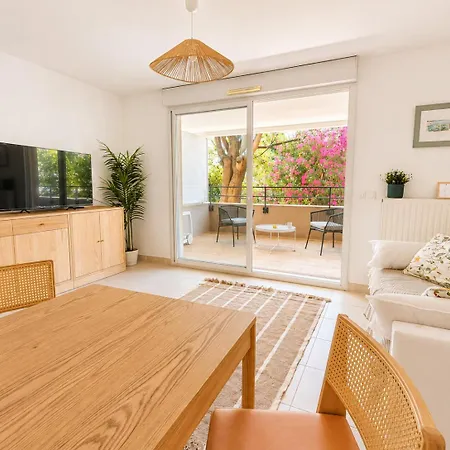 Centre - Parking - Grande Terrasse Apartment *